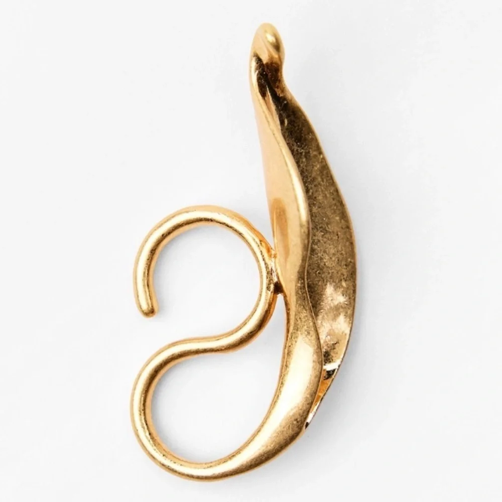 NWOT. Zara Golden Large Tone Metal Leaf Ring.